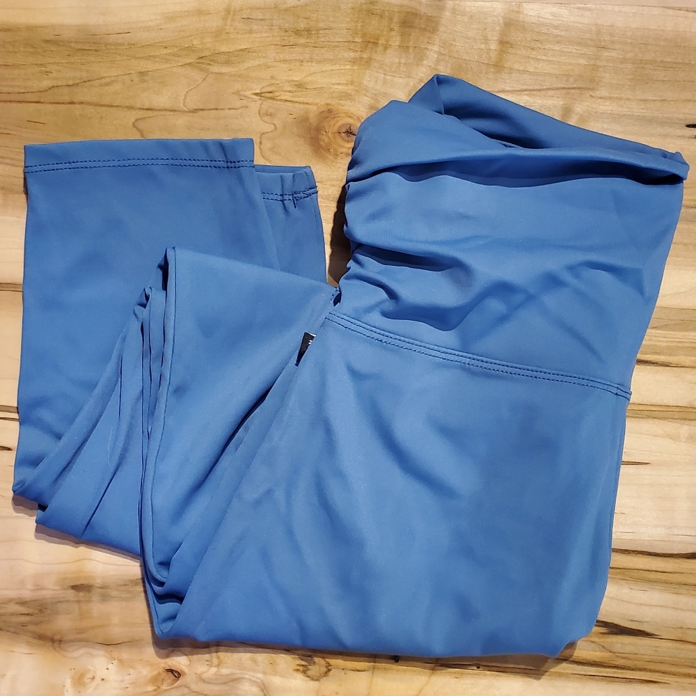 ☆3/35$ | MARIKA | Blue Cropped Active Leggings in Size Medium